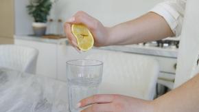 Expertos cuestionan mitos en torno al agua con limón: ¿Efectivamente ayuda a la pérdida de peso? Expertos cuestionan mitos en torno al agua con limón: ¿Efectivamente ayuda a la pérdida de peso?
