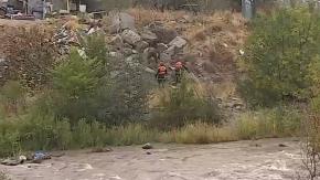 Intenso operativo por hallazgo de cuerpo en el lecho del río Mapocho Intenso operativo por hallazgo de cuerpo en el lecho del río Mapocho