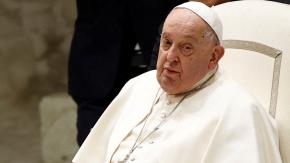 Crisis respiratoria y estado “crítico”: Qué se sabe del agravamiento de la salud del Papa Francisco