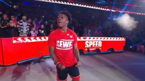 Speed debuta en la WWE y es brutalmente lanzado por Bron Breakker en el Royal Rumble Speed debuta en la WWE y es brutalmente lanzado por Bron Breakker en el Royal Rumble