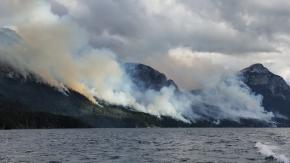 Autoridades chilenas en alerta por incendio en la Patagonia argentina que amenaza a Cochamó Autoridades chilenas en alerta por incendio en la Patagonia argentina que amenaza a Cochamó