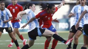 La Roja femenina sufrió durísima derrota frente a Argentina en primer amistoso internacional La Roja femenina sufrió durísima derrota frente a Argentina en primer amistoso internacional