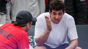 "Bochorno internacional": Team Chile golpea la mesa tras agresión a Cristian Garin en Copa Davis "Bochorno internacional": Team Chile golpea la mesa tras agresión a Cristian Garin en Copa Davis