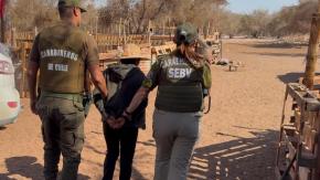 Madre fue detenida por abandonar a su hijo en medio del desierto del norte de Chile Madre fue detenida por abandonar a su hijo en medio del desierto del norte de Chile