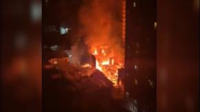 Gran incendio consumió hotel abandonado en pleno centro de Santiago Gran incendio consumió hotel abandonado en pleno centro de Santiago