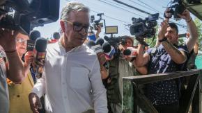 Joaquín Lavín acusa “ensañamiento” por retorno a la cárcel de Cathy Barriga: “Para mi nieto es un acto de crueldad” Joaquín Lavín acusa “ensañamiento” por retorno a la cárcel de Cathy Barriga: “Para mi nieto es un acto de crueldad”