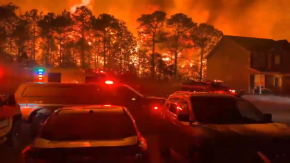 Incendio en Carolina del Sur: "Muralla de fuego" atemoriza a vecinos