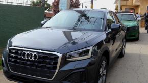 Hombre simuló "amable encerrona" para cobrar seguro de su auto: aseguradora lo descubrió y se querelló contra él