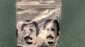 Carabineros incauta más de mil dosis de droga tras detención de dos miembros de la banda "Chuck Norris" Carabineros incauta más de mil dosis de droga tras detención de dos miembros de la banda "Chuck Norris"