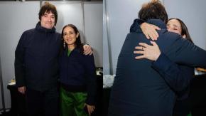 Con dedicatorias y una foto para el recuerdo: Así fue el reencuentro entre Julieta Venegas y Álvaro Henríquez 