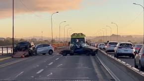 Doble accidente deja una persona fallecida en Puente Juan Pablo II en Concepción