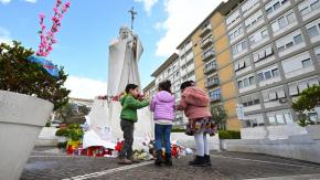 Vaticano viraliza primera imagen del papa Francisco a un mes de ser hospitalizado: Participó de una misa