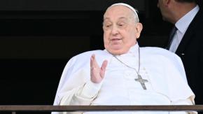 Médico que operó al Papa Francisco confiesa que "tuvimos que elegir entre dejarlo ir o probar todo”