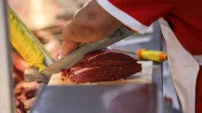 Mujer perdió un diente tras comer carne que traía un balín de plomo en su interior: la compró en Quilpué