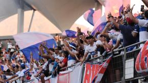 ¡Insólito! Jugador de Deportes Iquique fue captado lanzando un objeto a los hinchas de U Católica ¡Insólito! Jugador de Deportes Iquique fue captado lanzando un objeto a los hinchas de U Católica