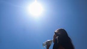 ¡No olviden su agüita! Emiten alerta por altas temperaturas extremas para cuatro regiones del país
