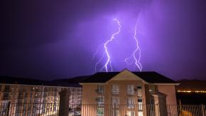 Meteorología emite aviso por probables tormentas eléctricas en cuatro regiones del país Meteorología emite aviso por probables tormentas eléctricas en cuatro regiones del país