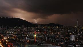 ¿Probabilidad de lluvias y tormentas eléctricas en Santiago? Esto explicó Michelle Adam