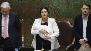 Karol Cariola depositó pagos de arriendos al mismo empresario chino por el que intercedió ante Irací Hassler Karol Cariola depositó pagos de arriendos al mismo empresario chino por el que intercedió ante Irací Hassler