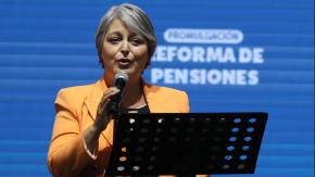 Horas clave para ministra Jara: PC definirá candidatura a La Moneda