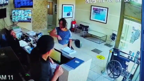 VIDEO | Registran brutal agresión de mujer a conserje en Independencia: Fue detenida