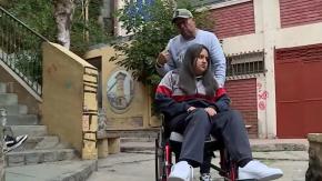 La odisea de una familia en Valparaíso para llevar a su hija en silla de ruedas al liceo: No hay acceso porque establecimiento colinda con monumento nacional