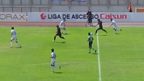 VIDEO | ¡Caño y tiro de mitad de cancha! El golazo de Augusto Barrios para San Marcos de Arica