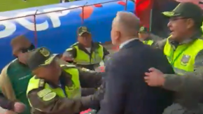 VIDEO | Presidente de la Federación de Bolivia agredió a hinchas tras empate con Uruguay VIDEO | Presidente de la Federación de Bolivia agredió a hinchas tras empate con Uruguay