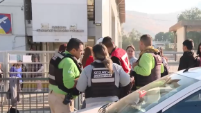 Apoderado entró a colegio para amenazar a alumnos en Renca Apoderado entró a colegio para amenazar a alumnos en Renca