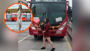 La extraña historia de la mujer que asegura estar "casada" con un bus del transporte público de Colombia