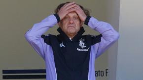 Renuncia en Blanco y Negro podría sacar a Aníbal Mosa de la presidencia de Colo Colo Renuncia en Blanco y Negro podría sacar a Aníbal Mosa de la presidencia de Colo Colo