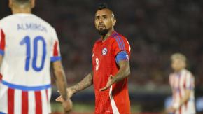 Prensa paraguaya carga contra Arturo Vidal tras sus gestos a la hinchada local