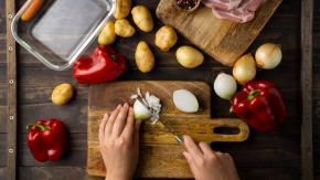 Tablas de picar: Ingeniera en alimentos explica cuál es la mejor y peor opción 