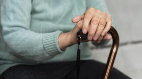 Banda liderada por adulta mayor robaba tarjetas bancarias a ancianos en centros comerciales de Valdivia