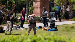 Confirman dos muertos por tiroteo en Universidad de Florida en EE.UU.: atacante tiene solo 20 años