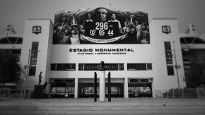 Colo Colo celebra la llegada de su centenario a las afueras del Estadio Monumental 