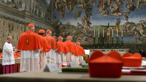 Cardenal que participará en el Cónclave pensó que licores en frigobar eran gratis y consumió todo