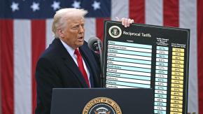 Trump impone aranceles globales y establece tarifa mínima de 10%: Cuál es el impacto para Chile