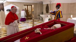 El Vaticano publica primeras imágenes del Papa Francisco fallecido
