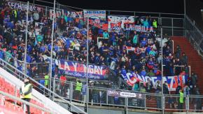 Hinchas de U de Chile protagonizan incidentes en el ingreso al estadio de Estudiantes de La Plata Hinchas de U de Chile protagonizan incidentes en el ingreso al estadio de Estudiantes de La Plata