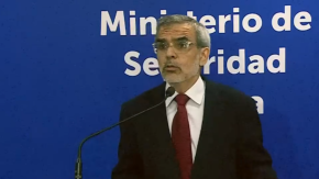Jornada fatal en el Estadio Monumental: Ministro Cordero confirma carabinero "apartado de sus funciones" e informa renuncia de jefa de Estadio Seguro Jornada fatal en el Estadio Monumental: Ministro Cordero confirma carabinero "apartado de sus funciones" e informa renuncia de jefa de Estadio Seguro