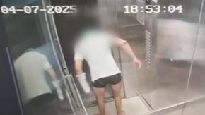 "Hombre de la katana" vuelve a aparecer semidesnudo en su edificio "Hombre de la katana" vuelve a aparecer semidesnudo en su edificio