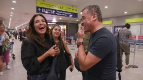 "Hola y adiós": El divertido encuentro de Karla Constant y Ramón Ulloa en el Aeropuerto de Santiago