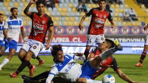 Video confirma que U Católica intentó regalarle camisetas a los árbitros tras la victoria ante Deportes Limache