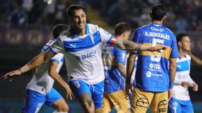 Set, partido y liderato: la UC aplasta a Everton y se toma la cima del Campeonato Nacional