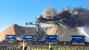 Reportan incendio en estructura de planta de Celulosa Arauco en el Biobío