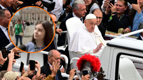 El relato de la chilena que estuvo con el Papa Francisco este domingo: "Iba el auto pasando y salté la valla" El relato de la chilena que estuvo con el Papa Francisco este domingo: "Iba el auto pasando y salté la valla"