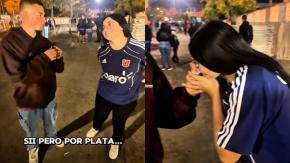 Hincha de U de Chile es duramente criticada por besar escudo de Colo Colo: ganó más de cien mil pesos Hincha de U de Chile es duramente criticada por besar escudo de Colo Colo: ganó más de cien mil pesos