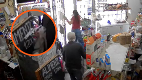 "Por favor, te lo pido": Hombre de tercera edad asalta negocio en Argentina y víctima pensó que era una broma