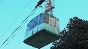 Se desploma teleférico con personas en Italia: Hay al menos cuatro muertos